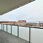 Stylish 2-room Near Train Station Apartament *