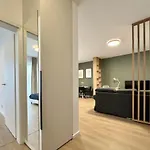 Stylish 2-room Near Train Station Apartamento