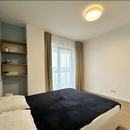 Stylish 2-room Near Train Station