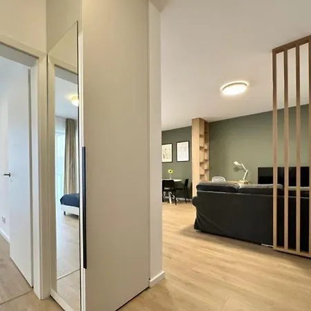 Stylish 2-room Near Train Station Apartment
