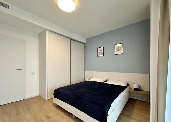 Stylish 2-room Near Train Station *