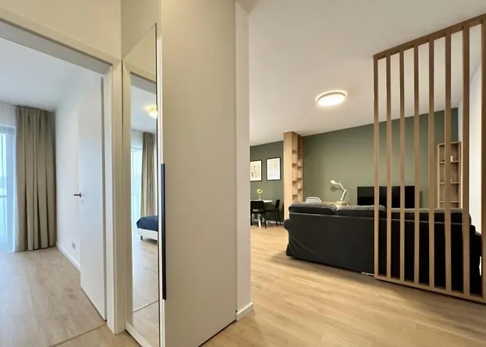 Stylish 2-room Near Train Station Apartment